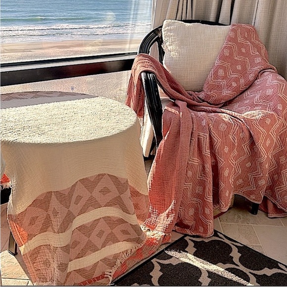 Meet TT FLiPSiDE Hand Loom Weave Organic Textiles Farm to Table Farm to Textile - Picture 10 of 17